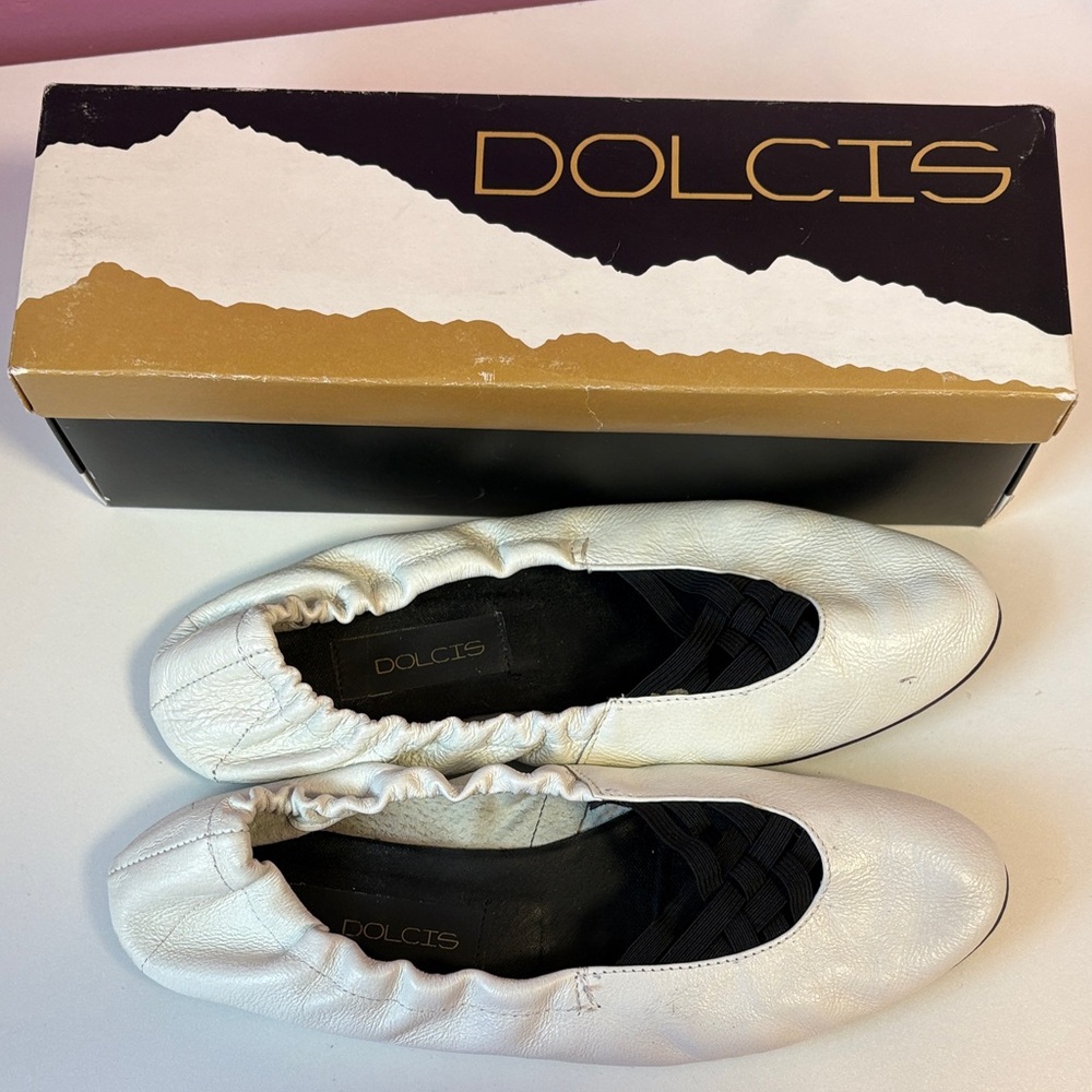 Vintage DOLCIS black and white stretchy flats